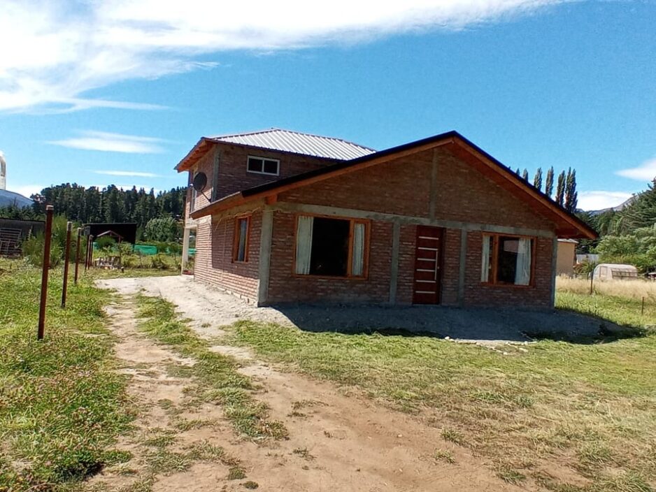 (V E N D I D O) Hermosa casa en Lago Puelo