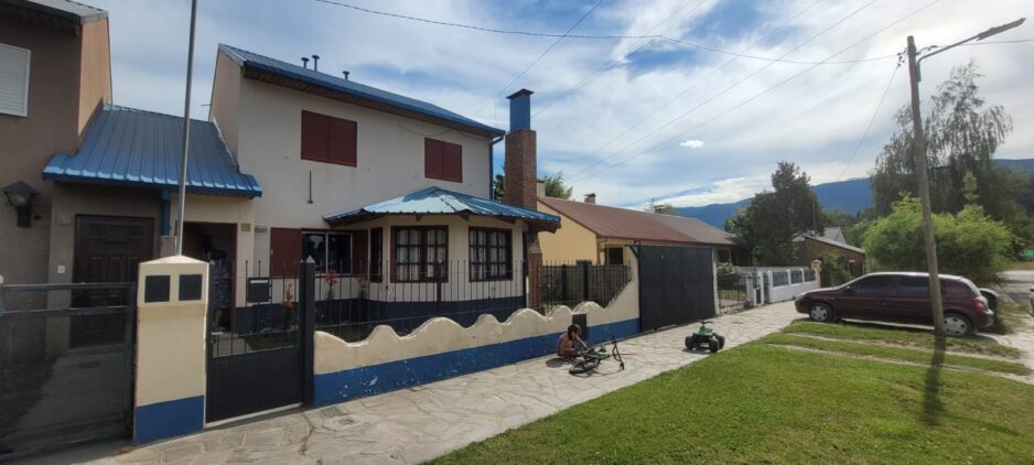 Casa de 4 dormitorios, 50 Mts. de Av. San Martín