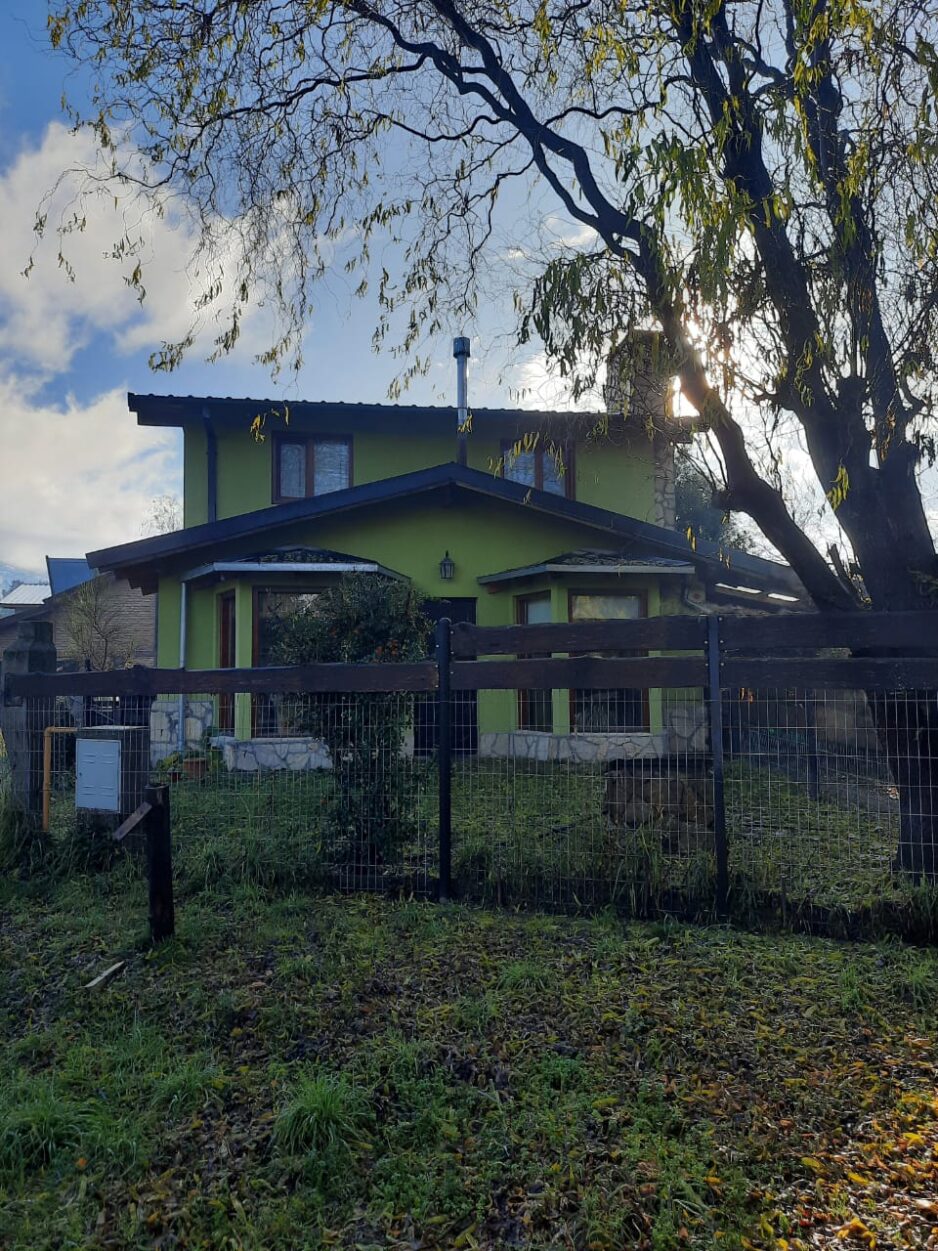 ( V E N D I D A )Hermosa Casa en Lago Puelo